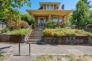 featured image of 4128 Ne 10th Ave