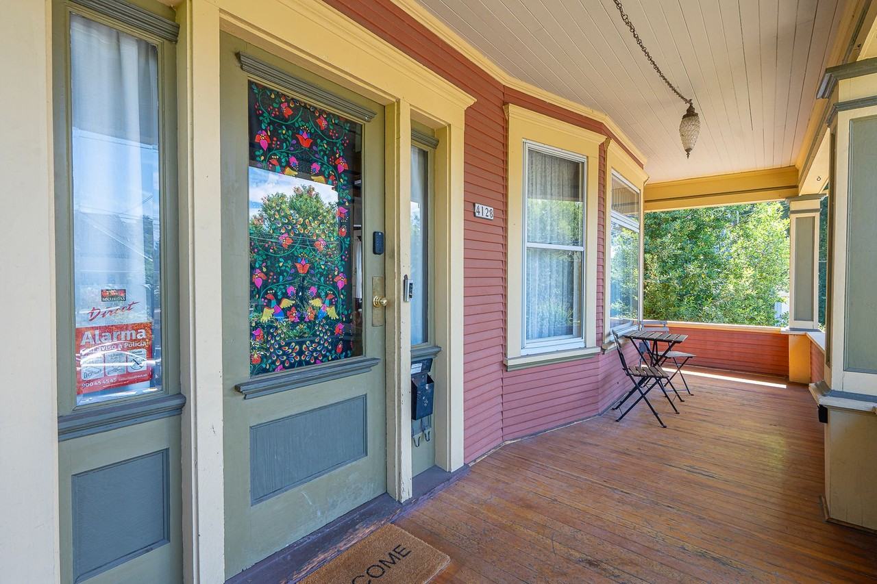 4128 Ne 10th Ave - Photo 3 of 44