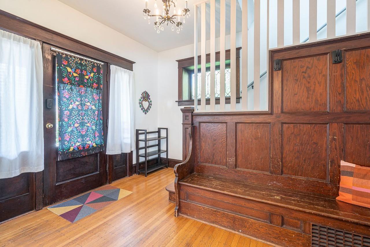 4128 Ne 10th Ave - Photo 4 of 44