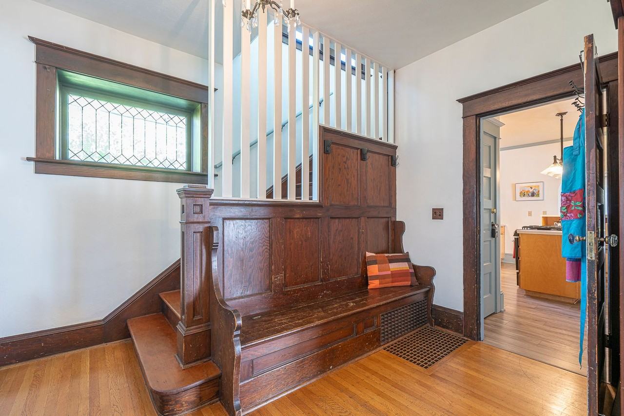 4128 Ne 10th Ave - Photo 5 of 44