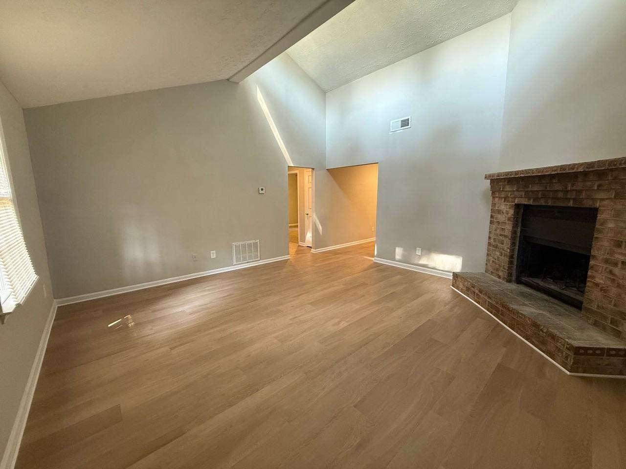 661 Maplewood Ln - Photo 2 of 9