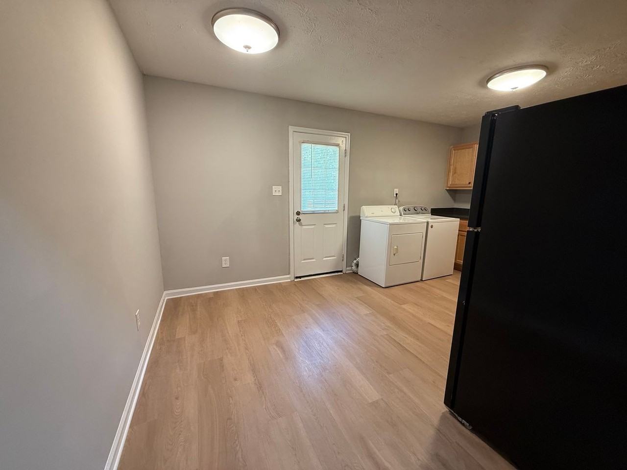 661 Maplewood Ln - Photo 4 of 9