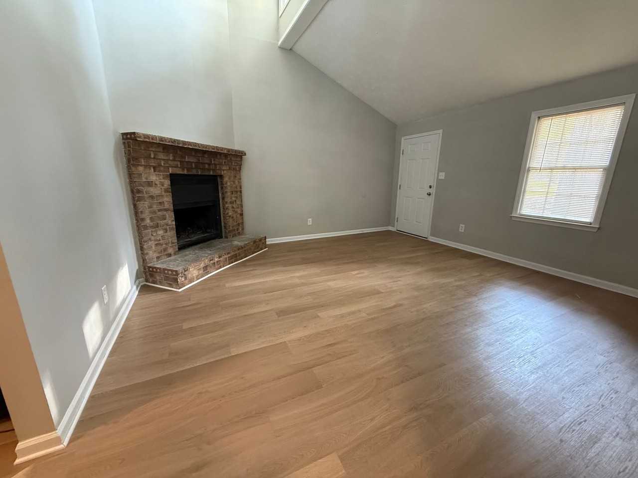 661 Maplewood Ln - Photo 5 of 9