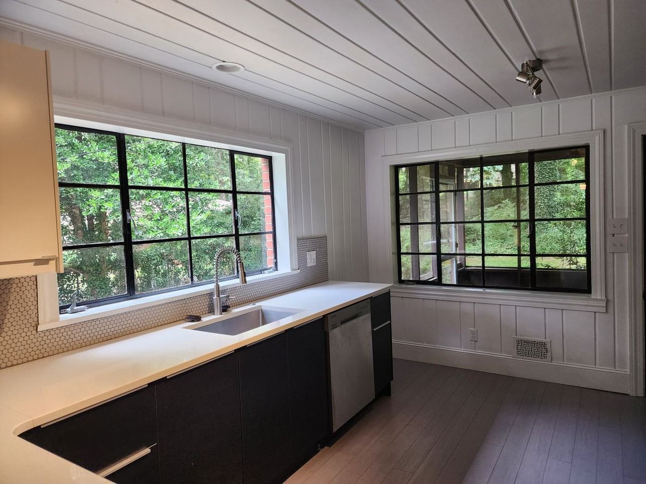 500 E J St - Photo 3 of 17