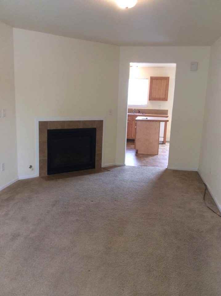 672 Eagle Dr - Photo 2 of 10