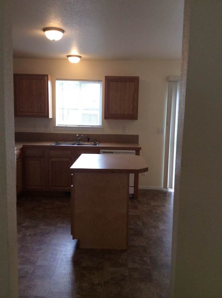 672 Eagle Dr - Photo 6 of 10