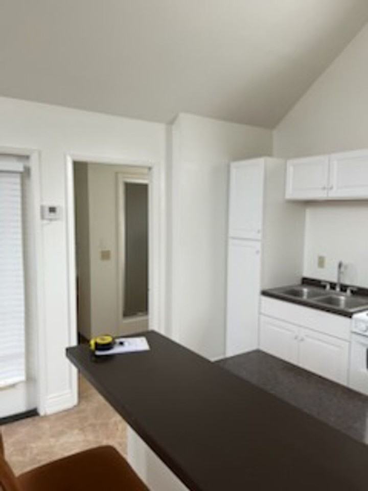 1335 Broad St #B - Photo 7 of 9