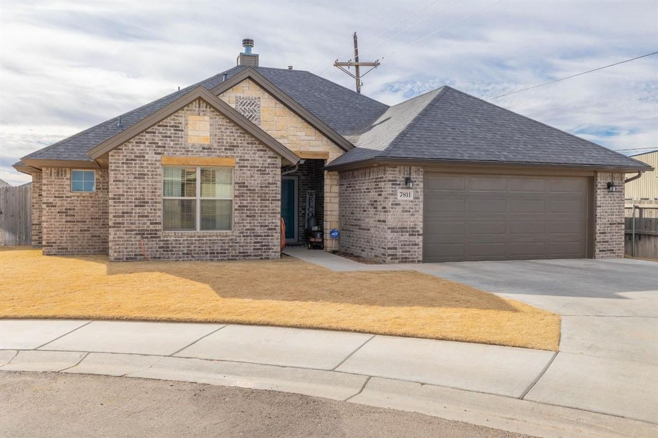 7811 86th St - Photo 2 of 24