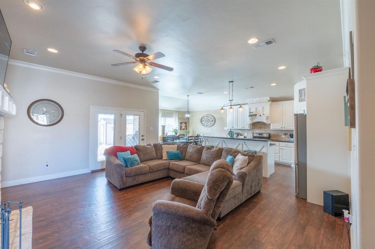 7811 86th St - Photo 4 of 24