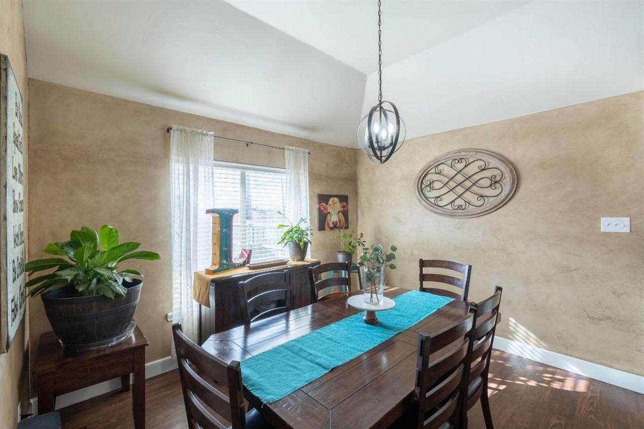 7811 86th St - Photo 5 of 24