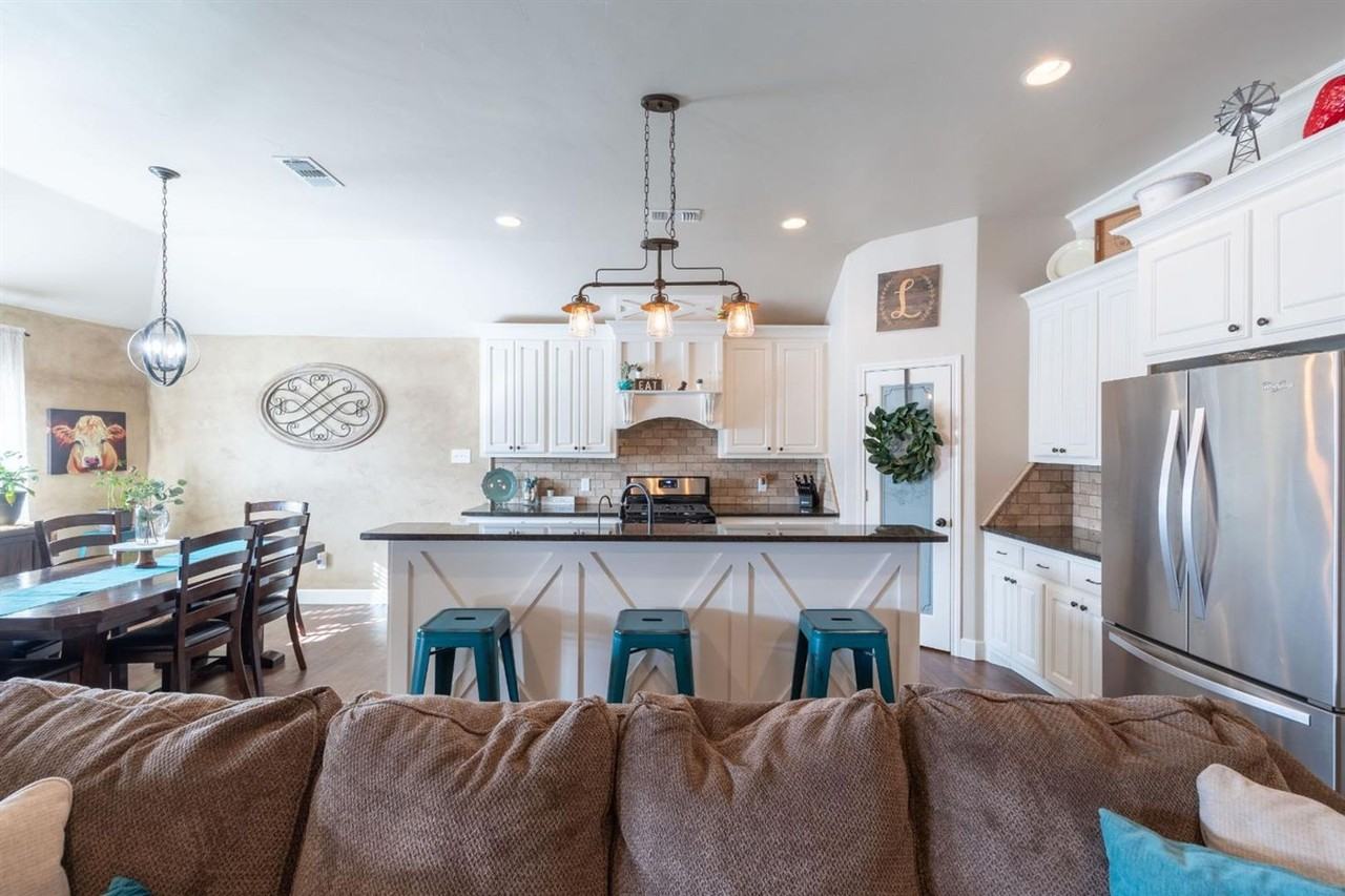 7811 86th St - Photo 6 of 24