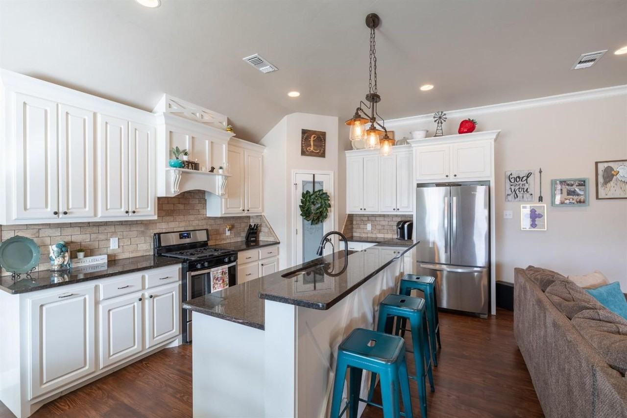 7811 86th St - Photo 7 of 24