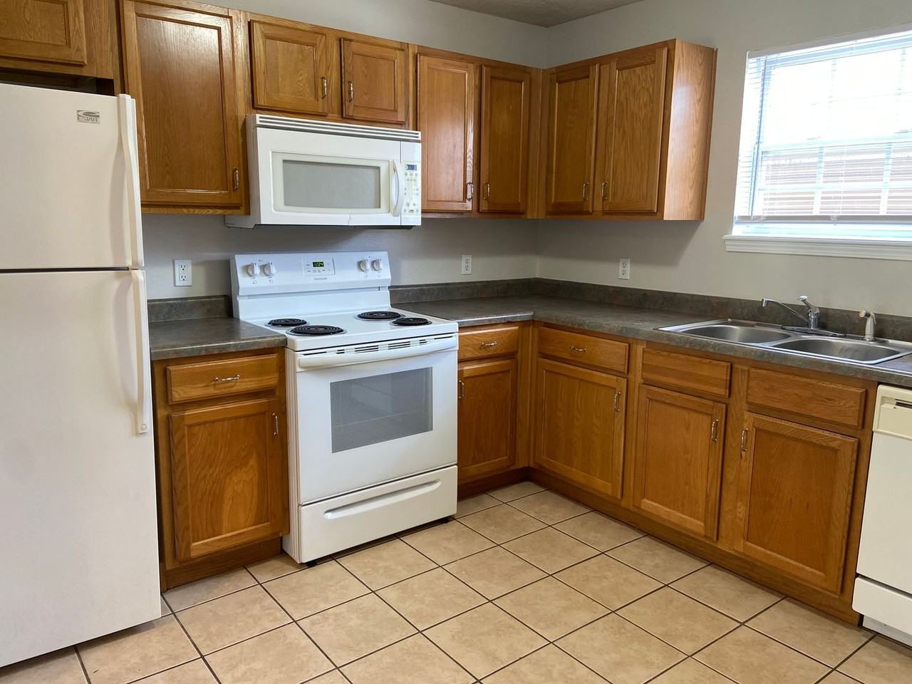 129 Knowledge Ave #A - Photo 3 of 35