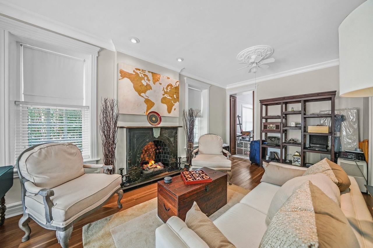 345 E Chestnut St - Photo 7 of 24