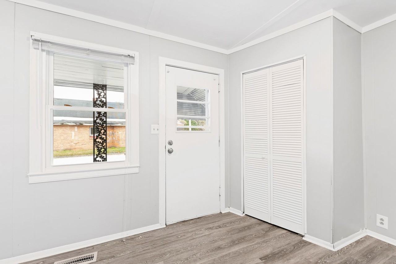 402 Collier St - Photo 5 of 27