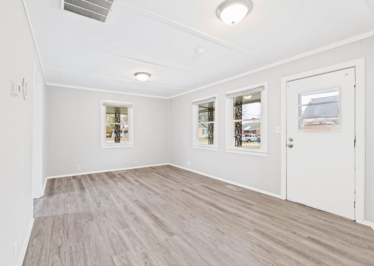 402 Collier St - Photo 7 of 27