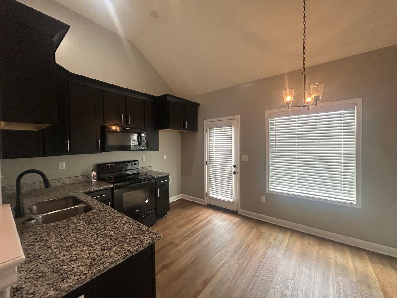 401 Park St - Photo 3 of 13