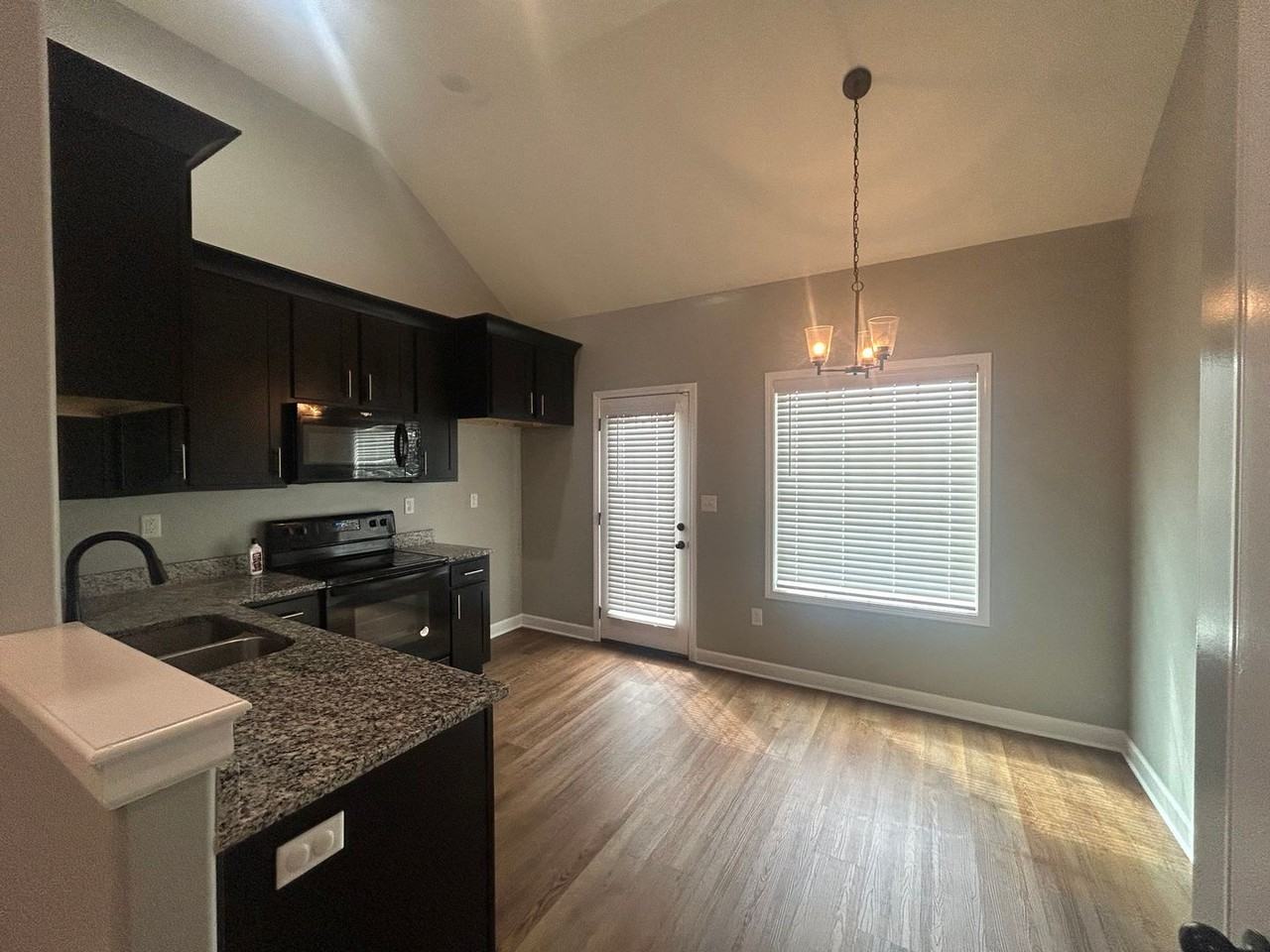 401 Park St - Photo 4 of 13