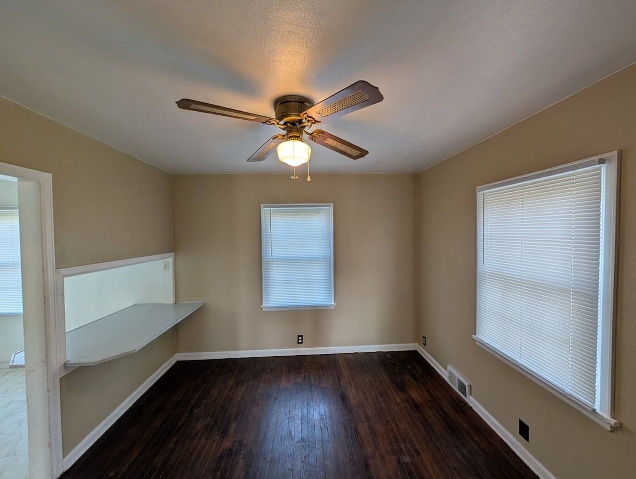 501 S Gladstone Ave - Photo 2 of 19