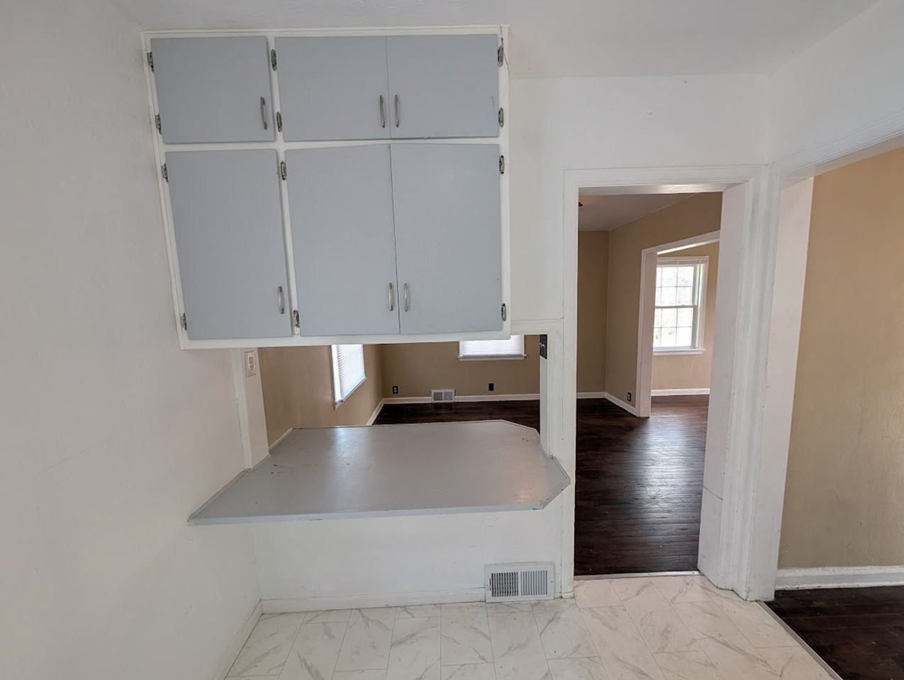 501 S Gladstone Ave - Photo 4 of 19