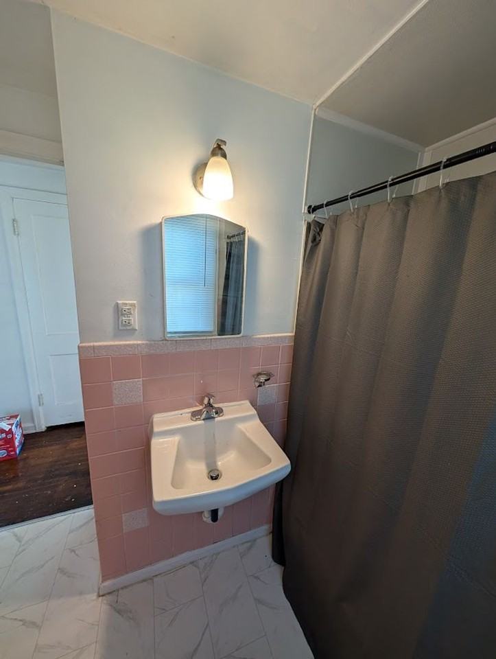 501 S Gladstone Ave - Photo 7 of 19