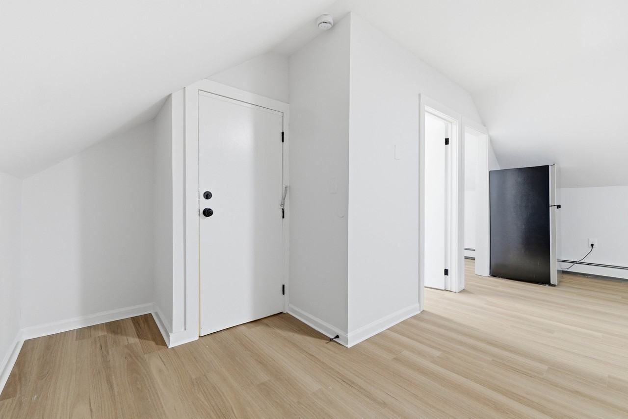 848 Bank Street #3 - Photo 3 of 19