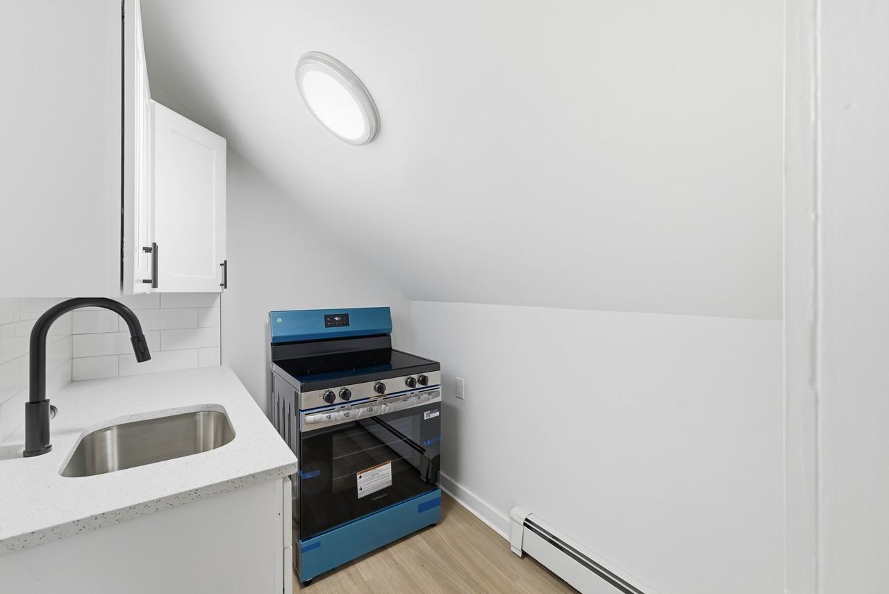 848 Bank Street #3 - Photo 4 of 19