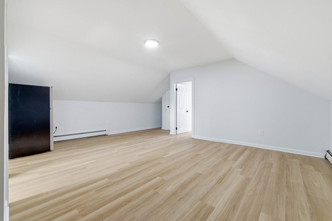 848 Bank Street #3 - Photo 5 of 19