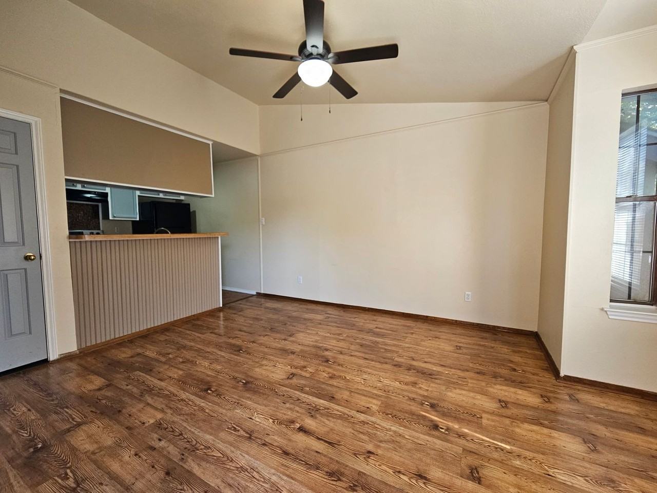 4803 Hamilton Wolfe #312 - Photo 4 of 11