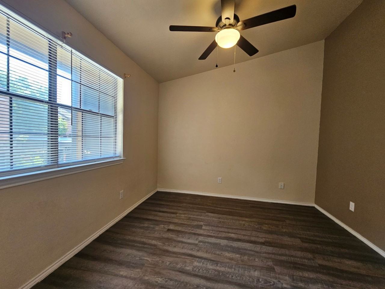 4803 Hamilton Wolfe #312 - Photo 7 of 11