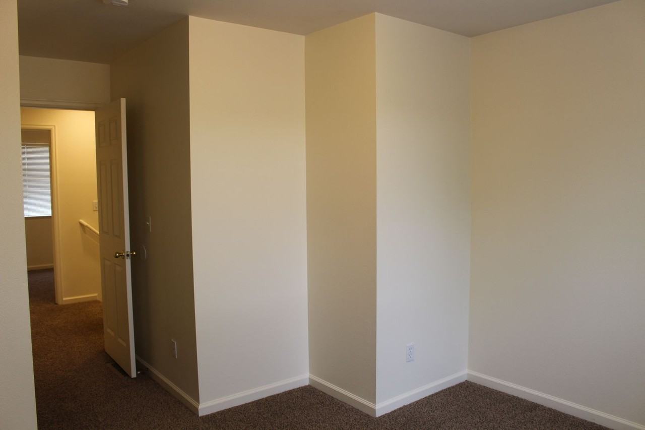 3301 Saratoga St #D - Photo 5 of 7