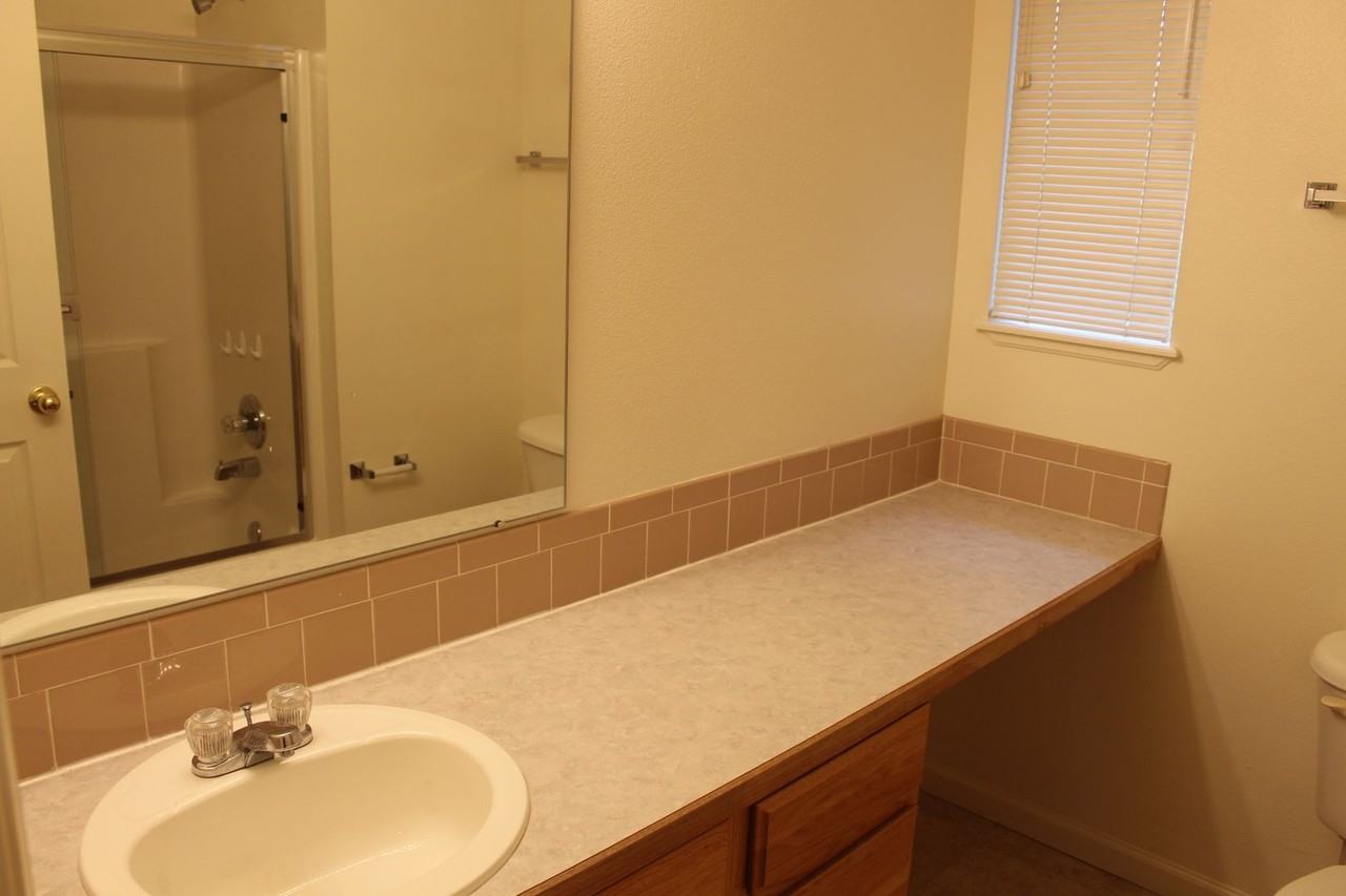 3301 Saratoga St #D - Photo 6 of 7