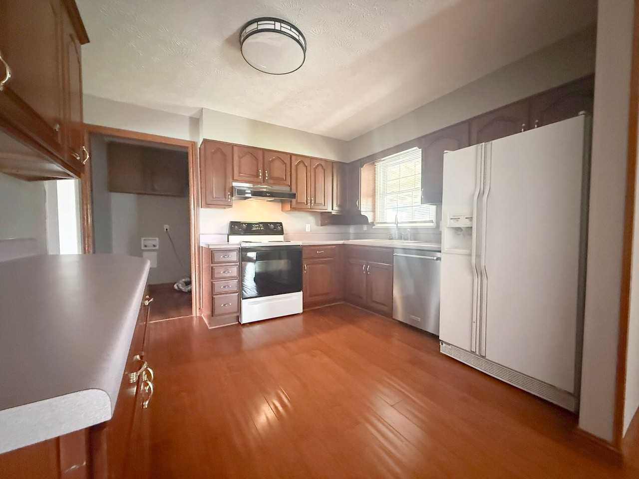 609 Rockwell Dr - Photo 5 of 29