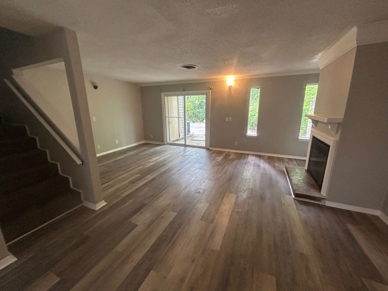 240 Jamil Rd - Photo 4 of 25