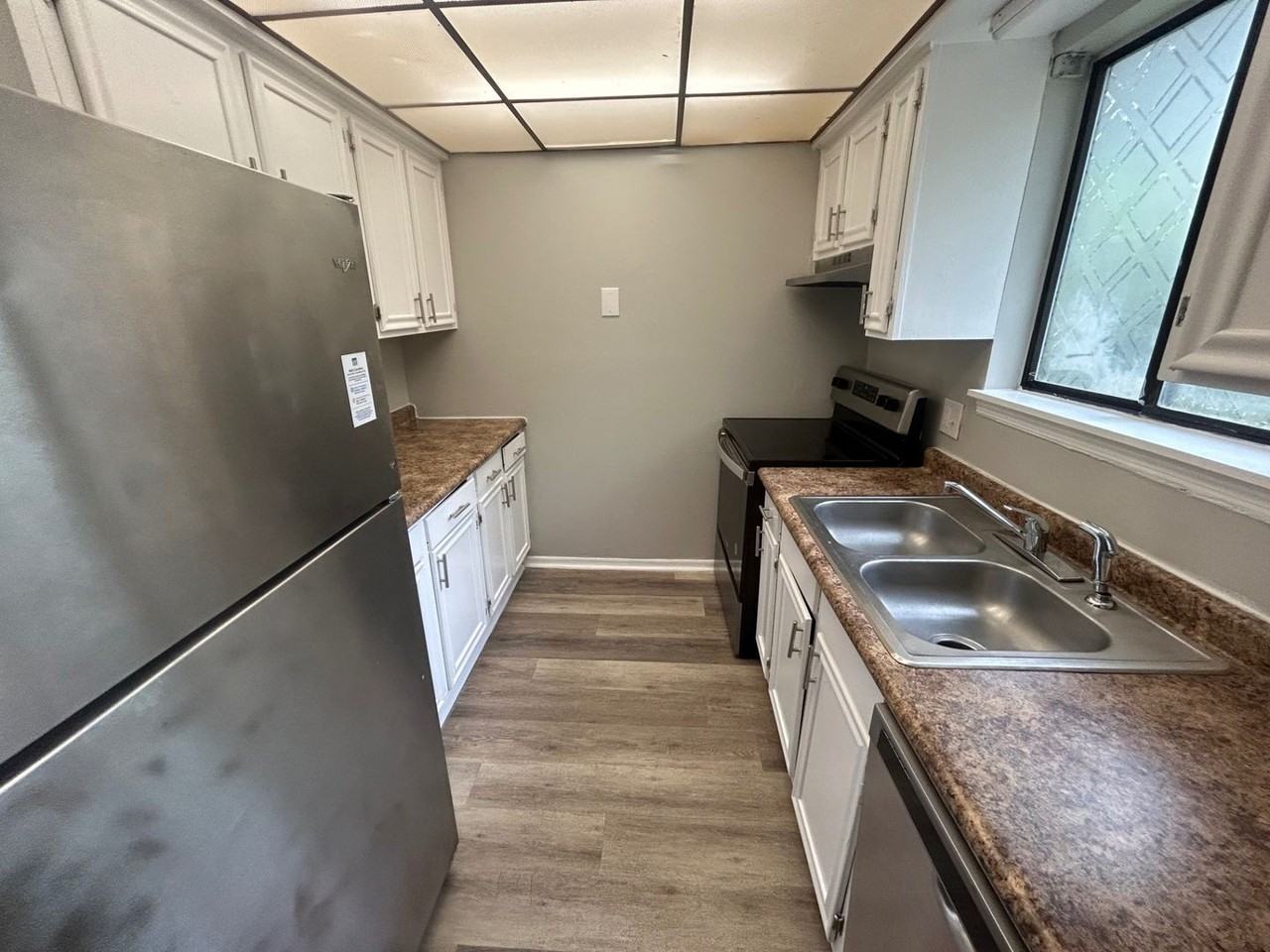 240 Jamil Rd - Photo 7 of 25