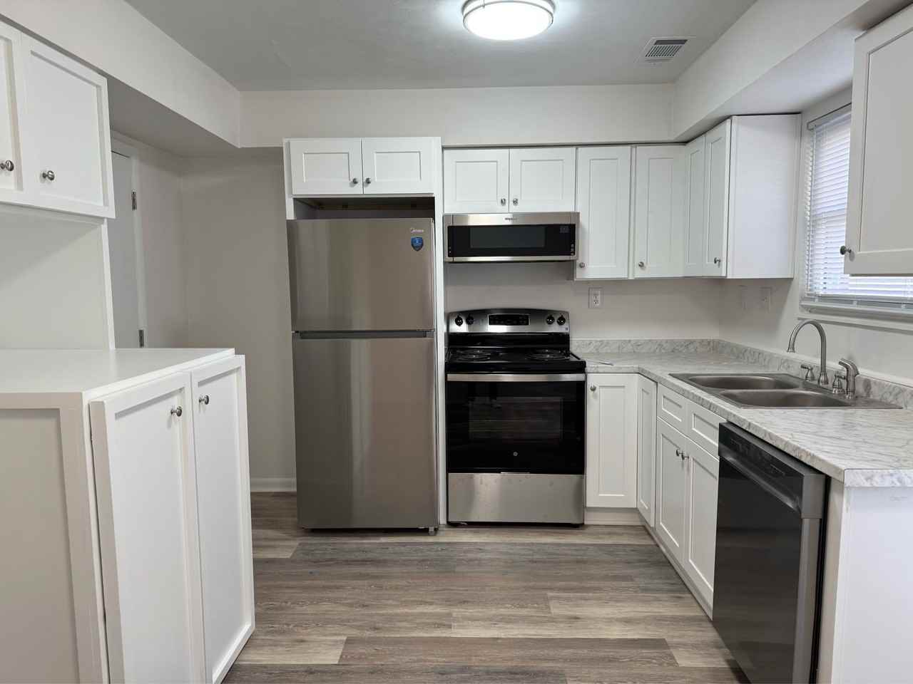 613 2nd St #TH12 - Photo 2 of 13