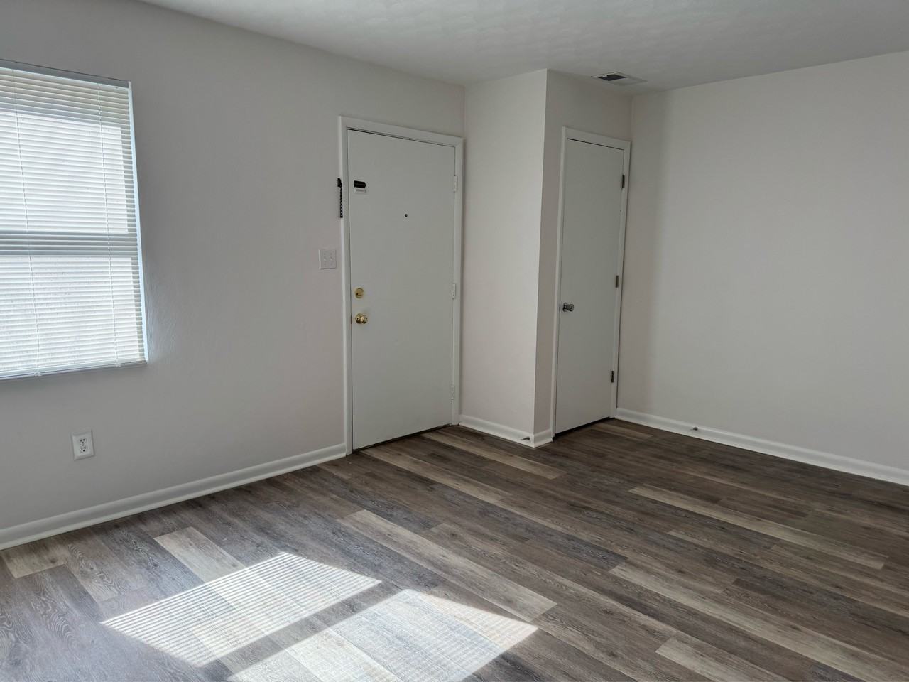 613 2nd St #TH12 - Photo 3 of 13