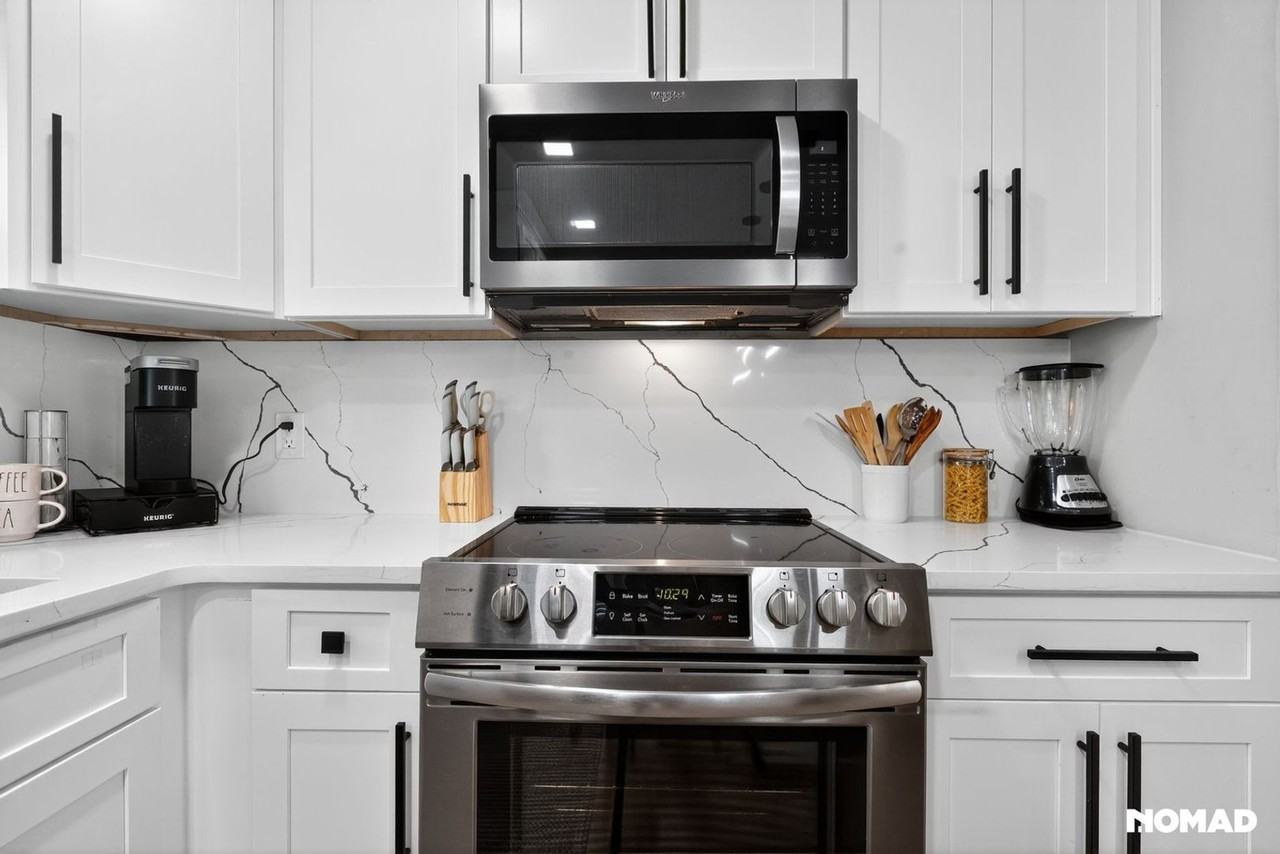 2022 Boulderview Dr Se - Photo 5 of 32