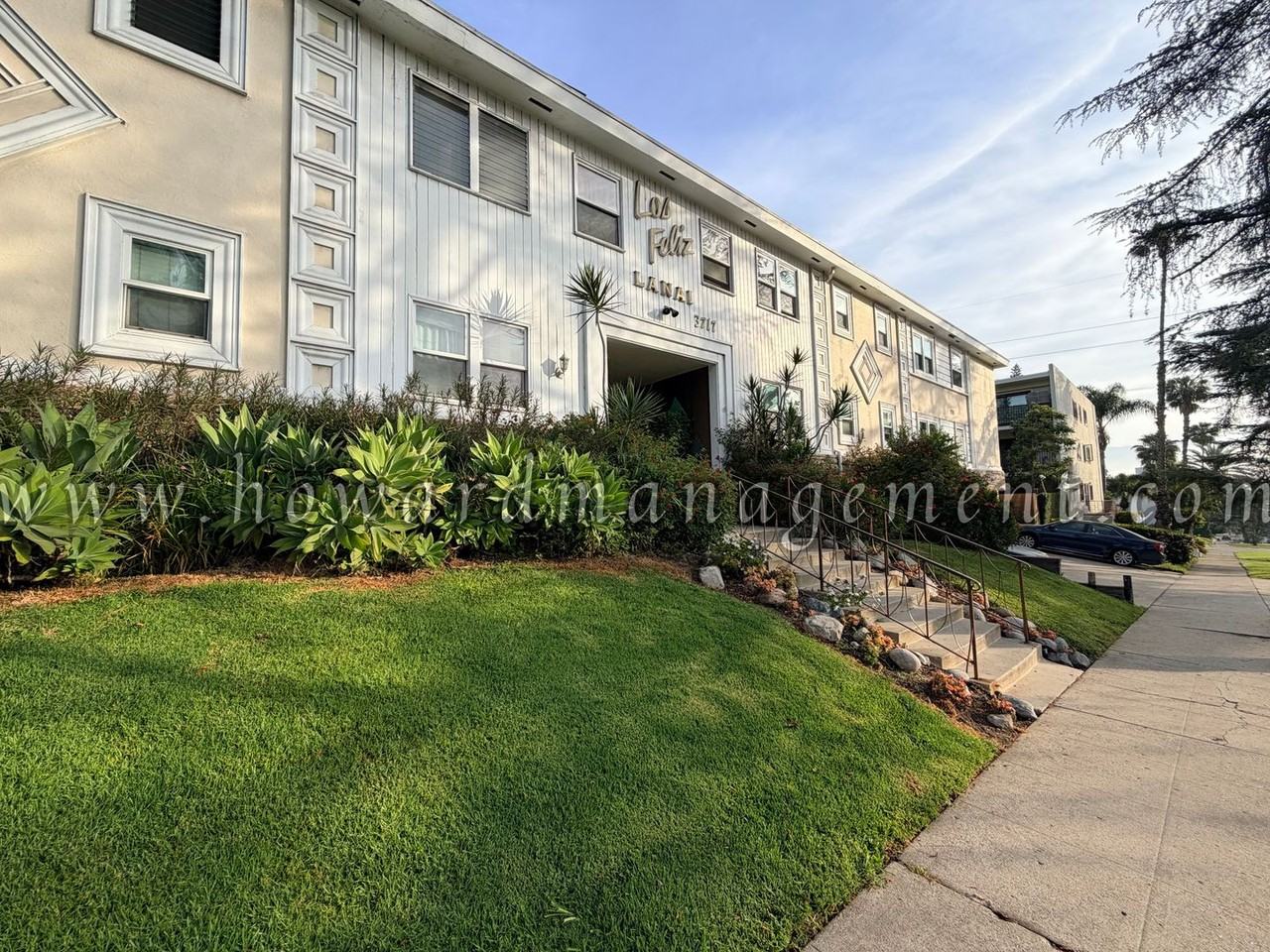 03717LO - Photo 2 of 35