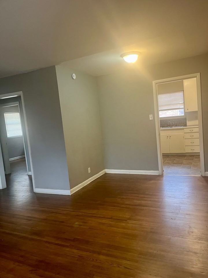 105 42nd Pl - Photo 2 of 6