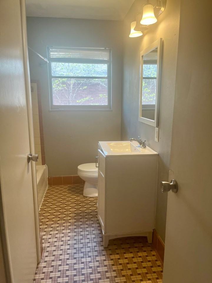 105 42nd Pl - Photo 3 of 6