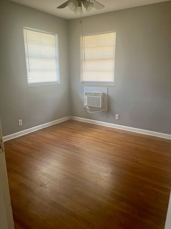 105 42nd Pl - Photo 4 of 6