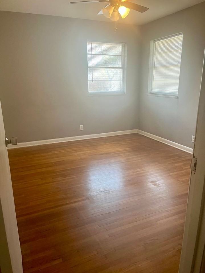 105 42nd Pl - Photo 5 of 6