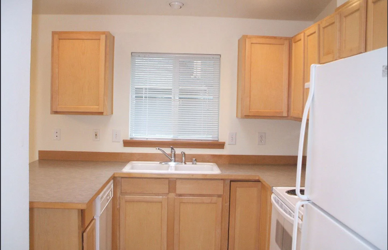 3025 72nd Ave Ne - Photo 4 of 13