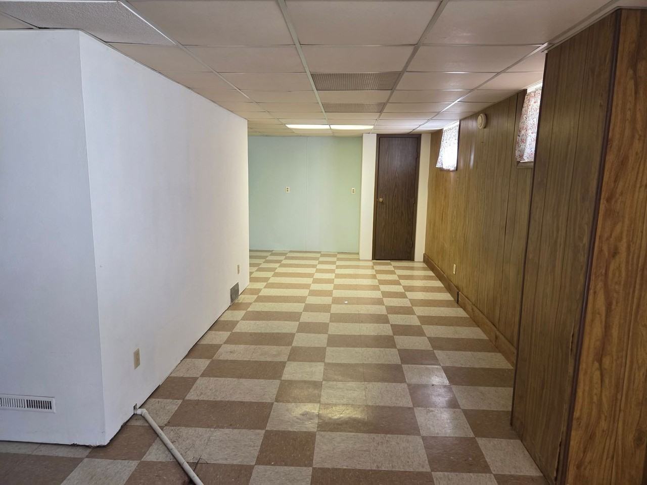 613 Cornelia St - Photo 4 of 18