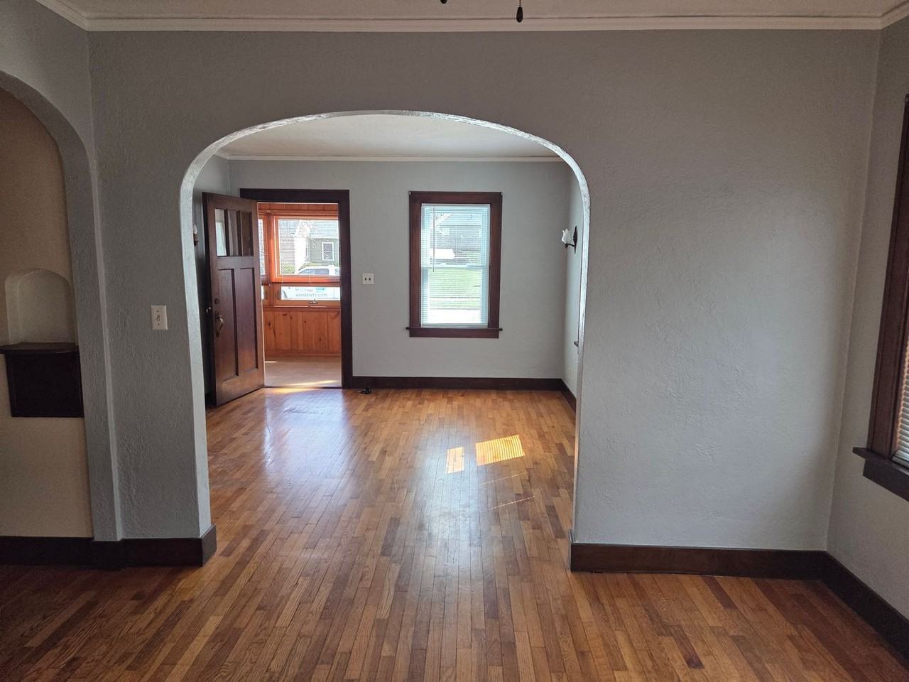 613 Cornelia St - Photo 5 of 18