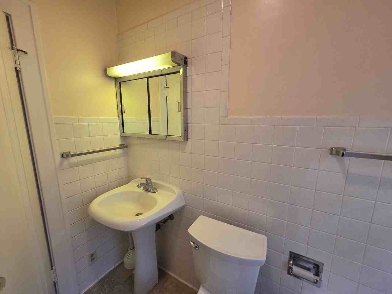 613 Cornelia St - Photo 7 of 18