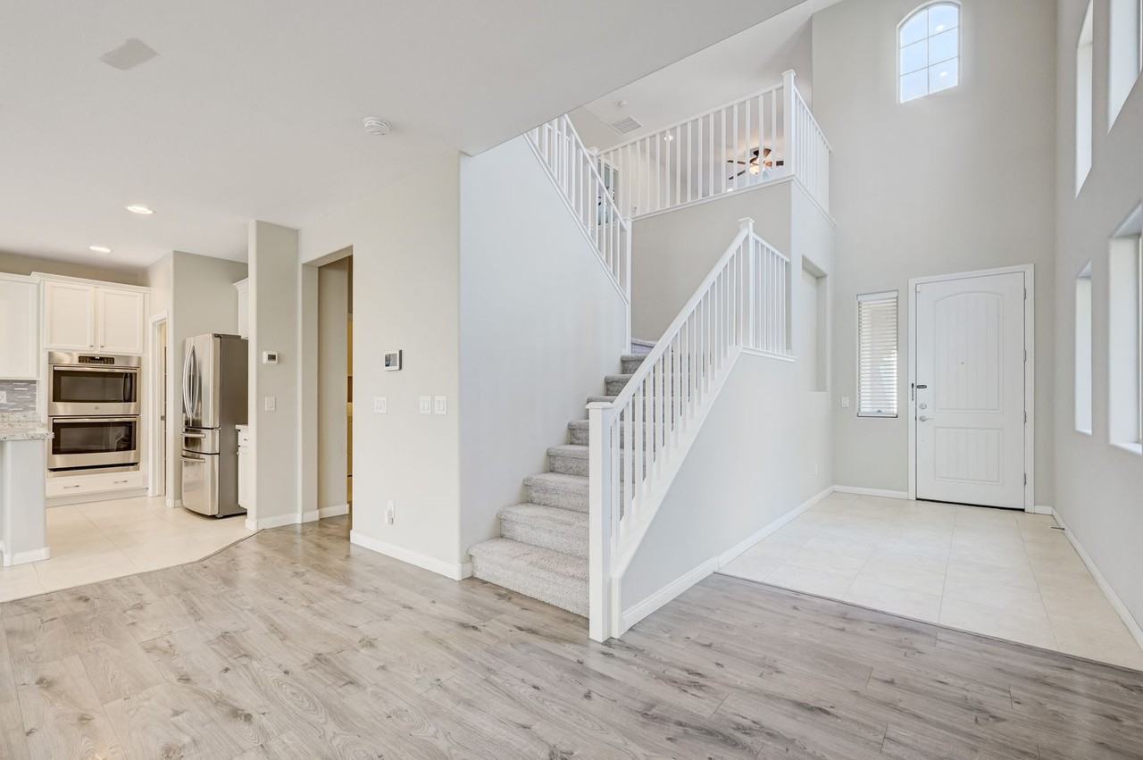 10001 Desert Bighorn Ct - Photo 2 of 36