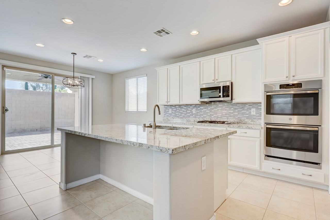 10001 Desert Bighorn Ct - Photo 3 of 36