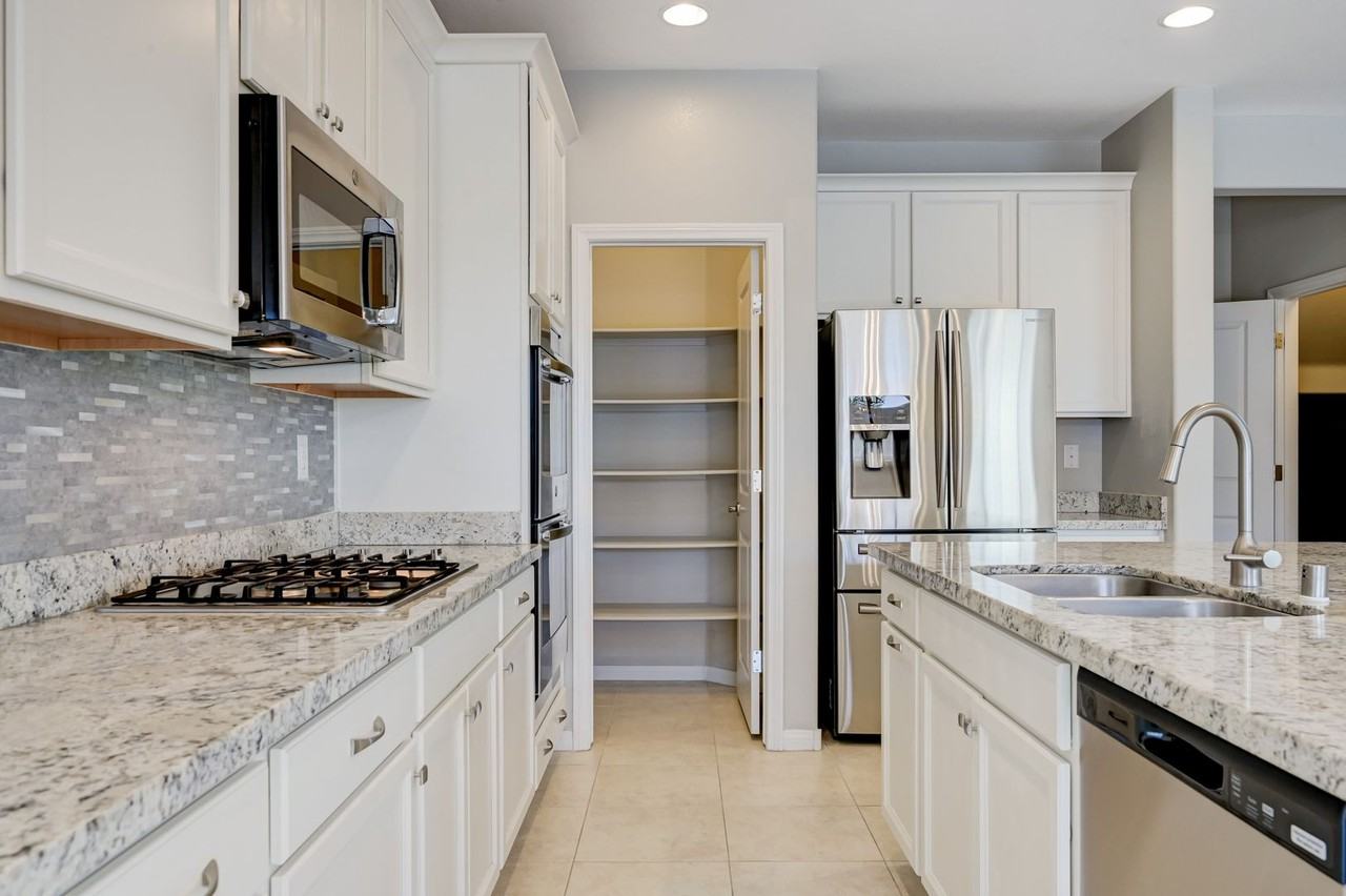 10001 Desert Bighorn Ct - Photo 5 of 36